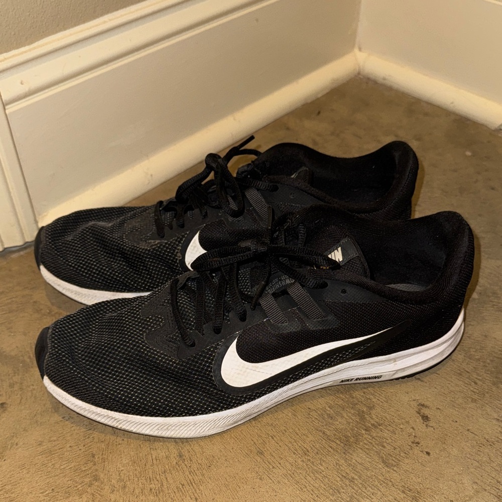 Nike Men's Black and White Sneakers